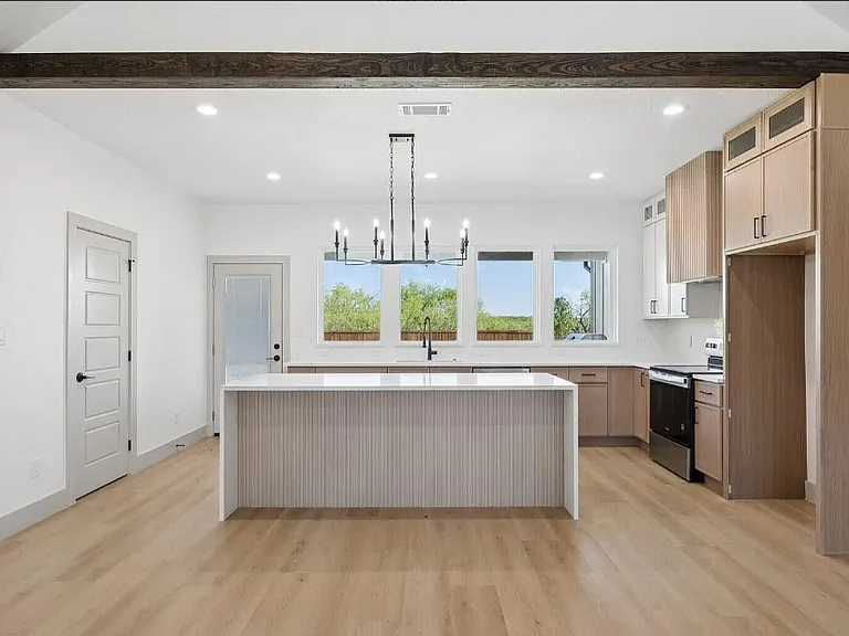 3405 Preston Club Dr — Photo 4