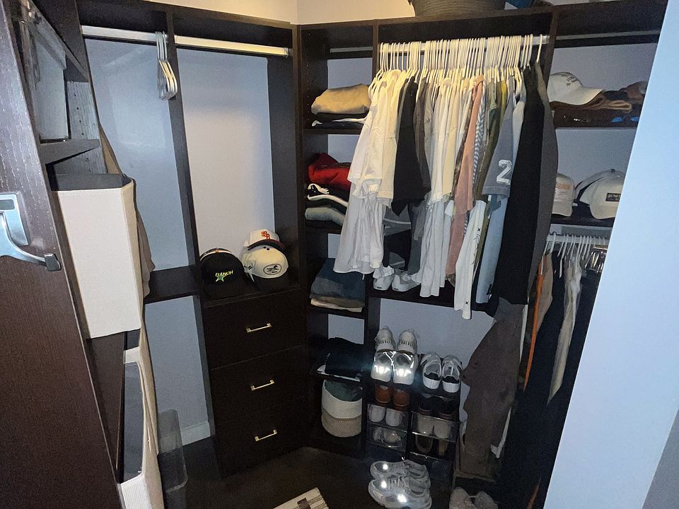 Walk-in closet