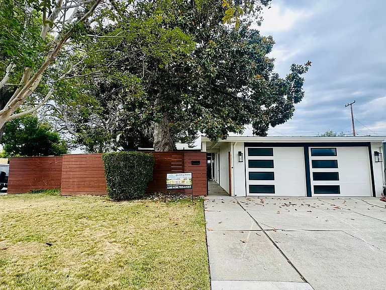 3081 McKinley Dr — Photo 2