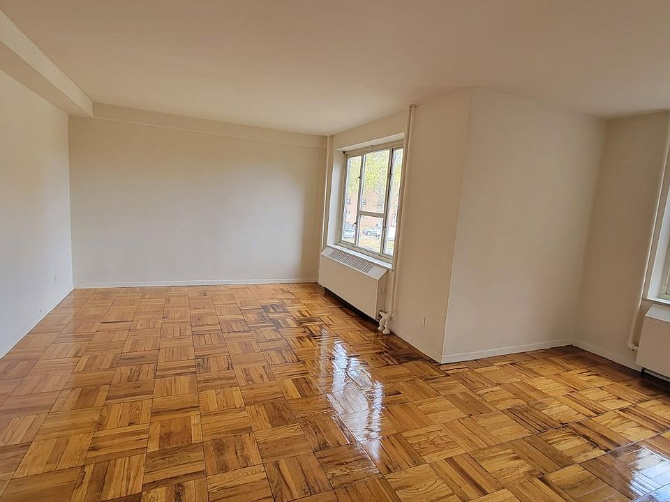 1st image of 6420 192nd St #3