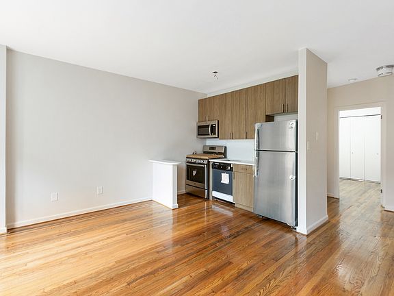 3rd image of 113 E 31st St APT 3b