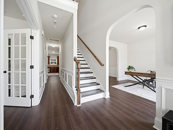 5th image of 432 Beaumont Park Cir