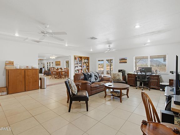 5th image of 1299 E CANYON Street