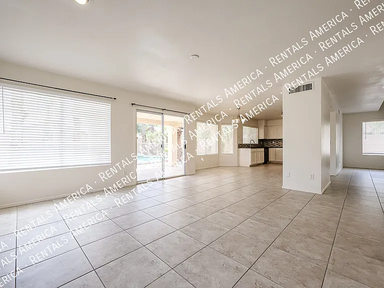 2361 W Myrtle Dr — Photo 9
