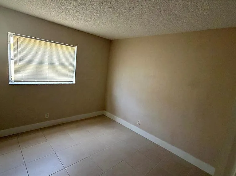 5180 NE 6th Ave #602 — Photo 11