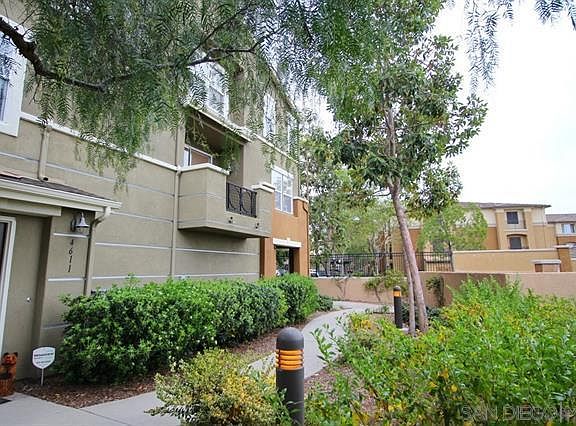 3rd image of 4615 Central Plz