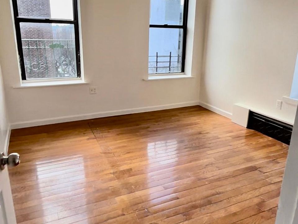 2nd image of 2132 Mohegan Ave #4B