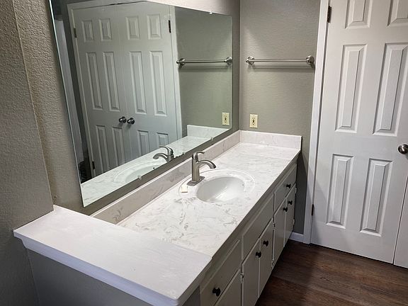 3rd image of 2909 Sussex Ln
