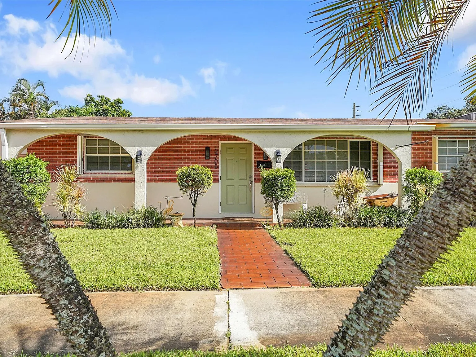 3 bed, 2.0 bath, 1431 sqft, $3,650 — Photo 2