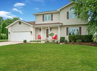 9153 Maplewood St, Saint John, IN 46373