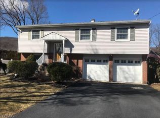 137 Deerfield Dr, Hackettstown, NJ 07840