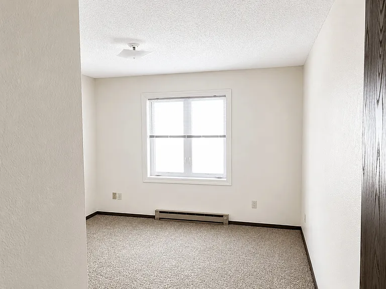 300 Highland Ct — Photo 6