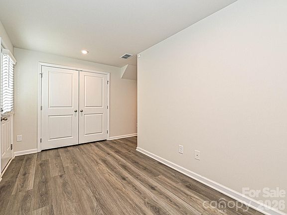 5th image of 2037 Langer St