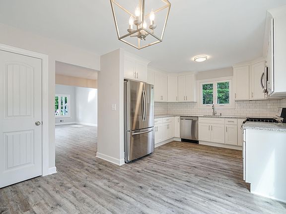 2nd image of 1467 Arapaho Ct