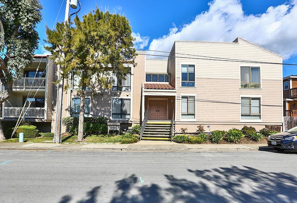1st image of 471 Pine Ave