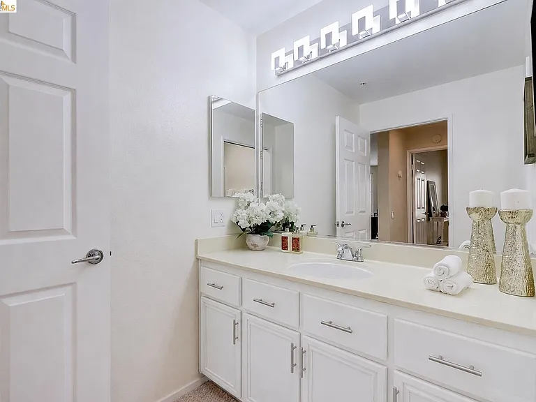 200 Caldecott Ln #108 — Photo 30
