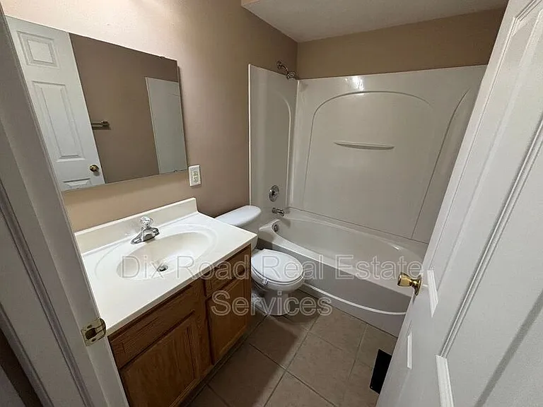 3 N Sutphin St — Photo 10