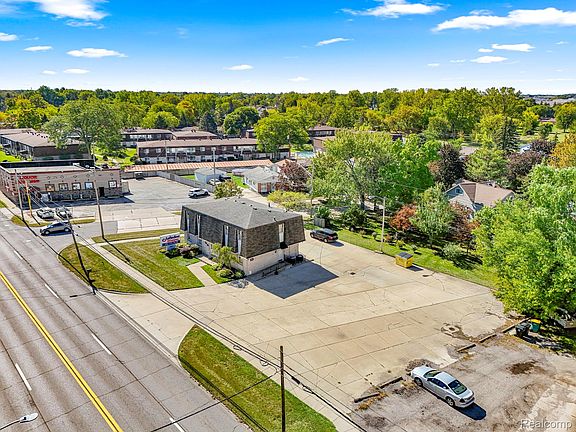 2nd image of 30401 Utica Rd