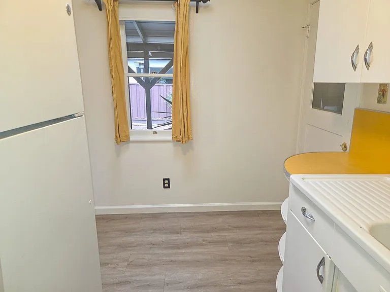 528 6th Ave — Photo 3