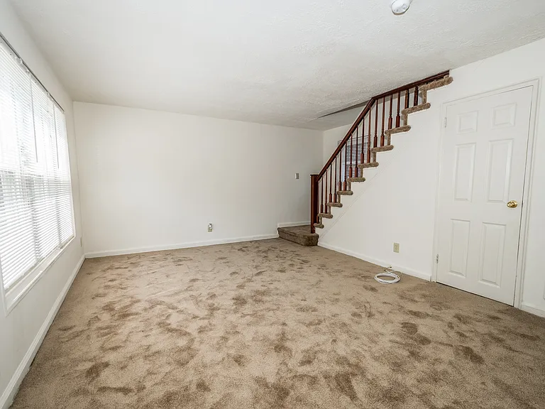 Willow Crest Apartments — Photo 8
