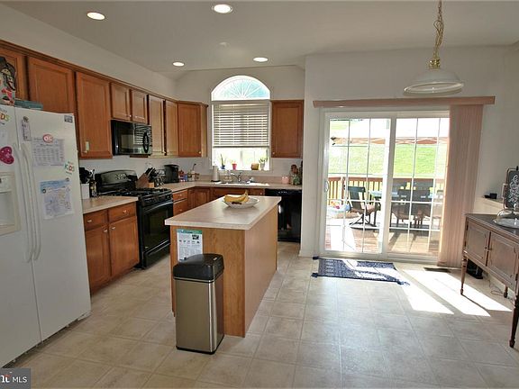 3rd image of 112 Bellevue Dr