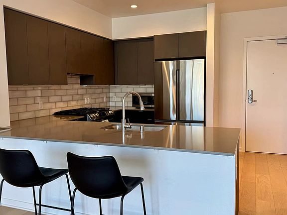 4th image of 200 Linden Ave Suite 713