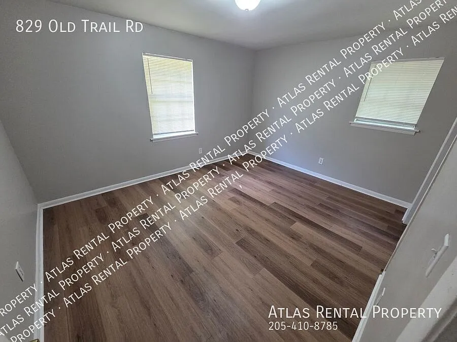 Cozy 2 Bedroom Home! Pet Friendly! — Photo 3