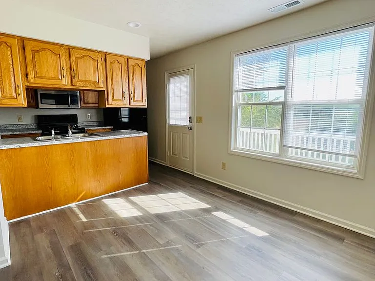 103 Weeping Willow Ln #B — Photo 8
