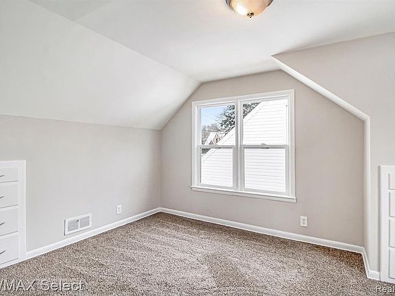 5th image of 1533 Bradley Ave