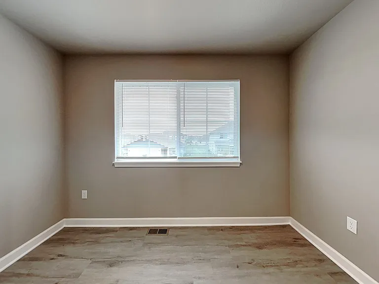 214 SW Marigold St — Photo 13