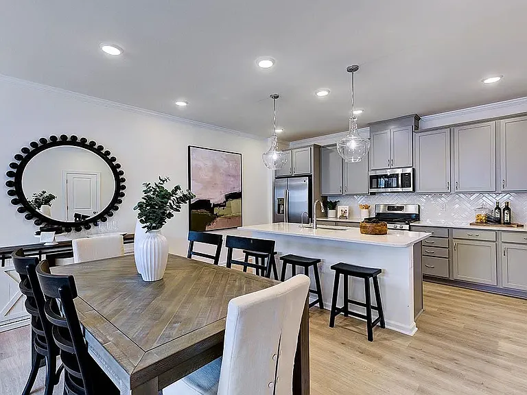 2486 Hutch Ln — Photo 3