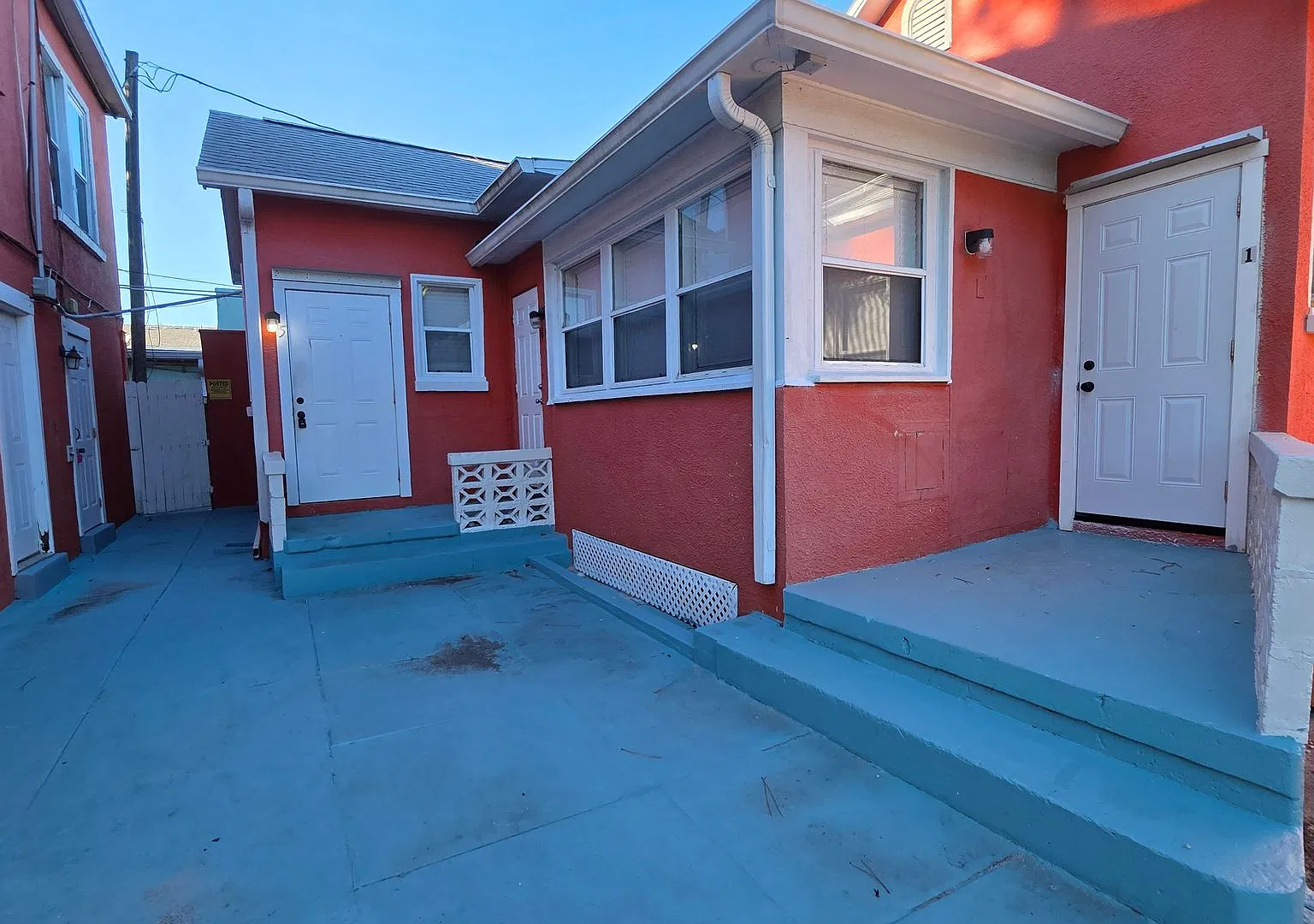 Studio Apartment — Photo 2