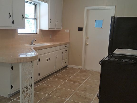3rd image of 502 Stockton Dr