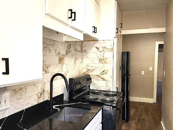 5th image of 1506 N Drexel Blvd