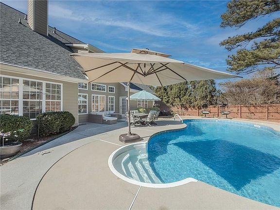 4th image of 2422 Camp Mitchell Rd