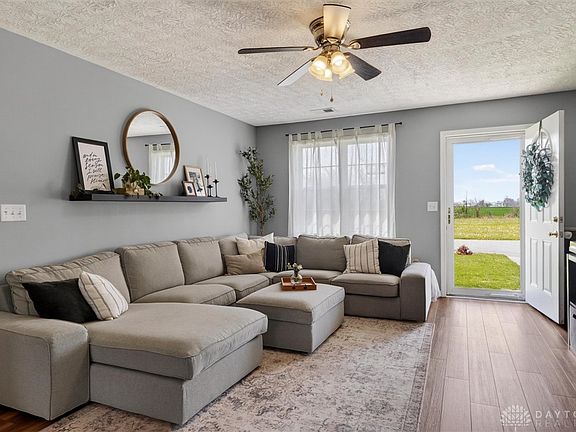 5th image of 5879 Farmers Rd #B
