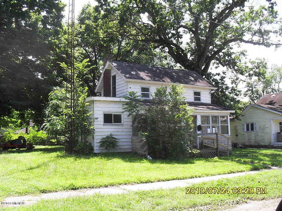 1st image of 205 1st Ave