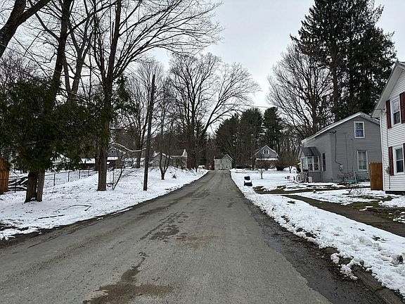 5th image of 123 W Irving St