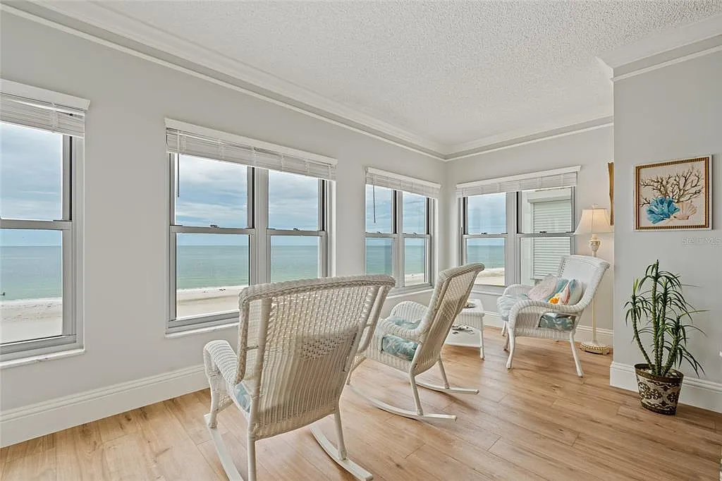 2 bed, 2.0 bath, 1360 sqft, $5,000 — Photo 3