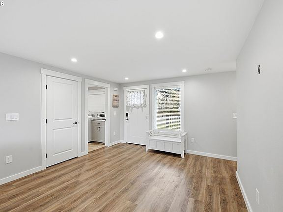 4th image of 1440 Amberland Ave