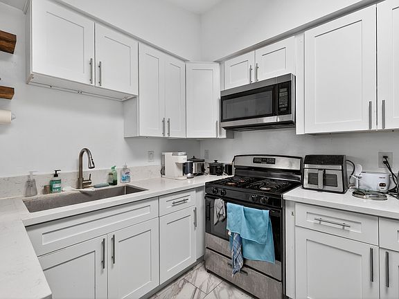 5th image of 5382 Hewlett Dr