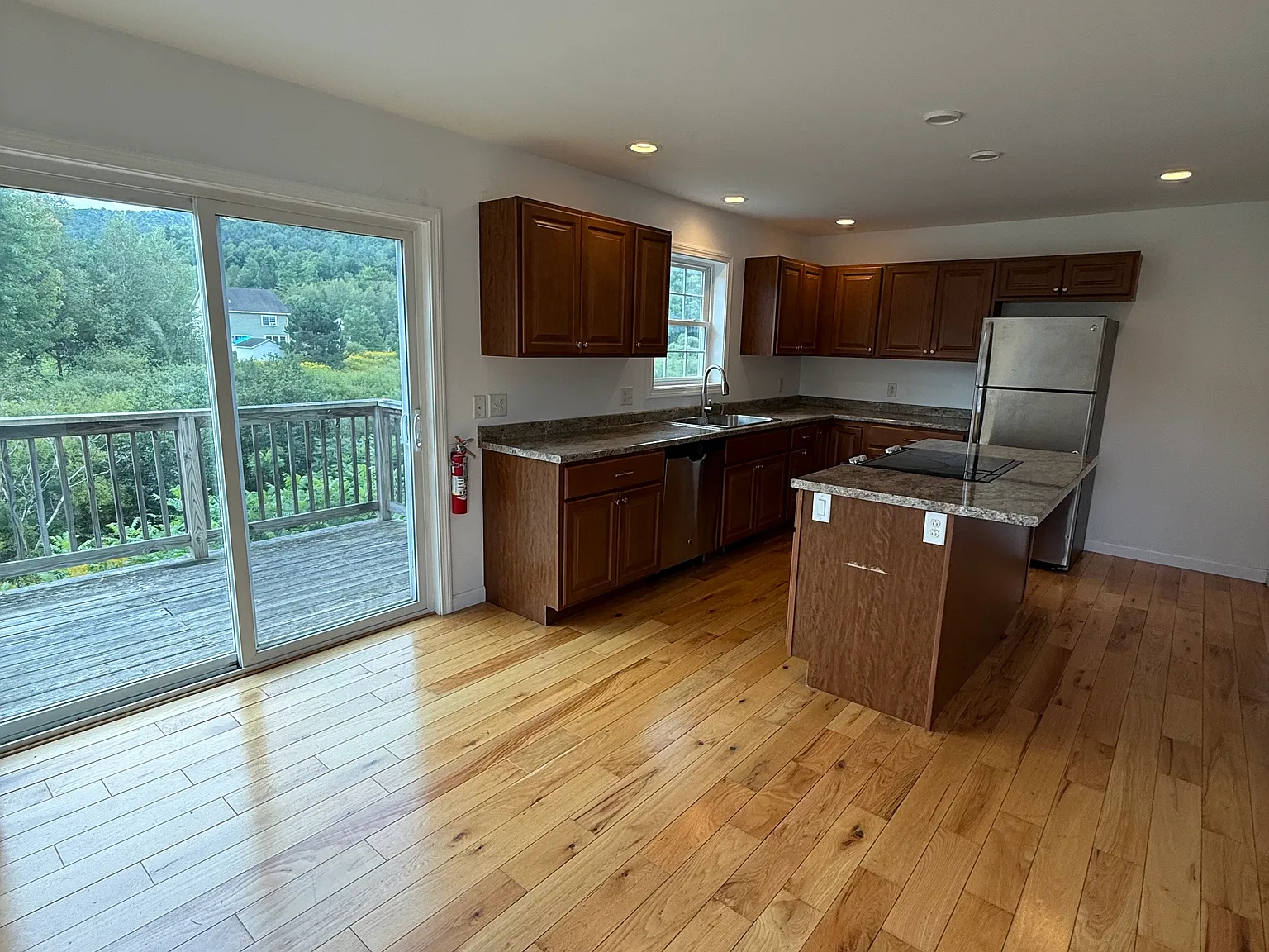 2 bed, 1.5 bath, 1200 sqft, $2,200 — Photo 3