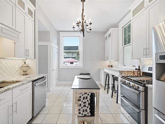 4th image of 843 Dayton St