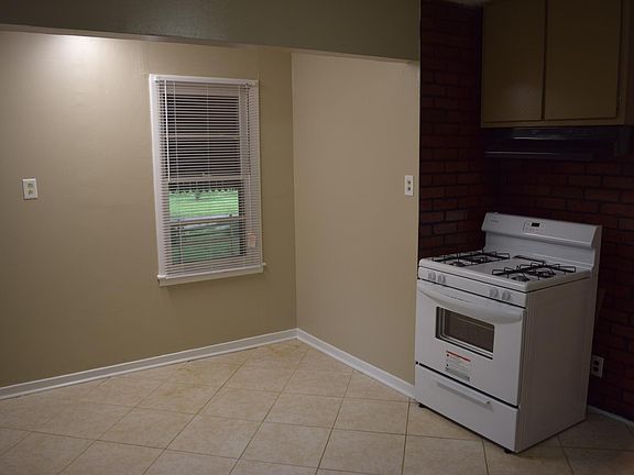 4th image of 3989 Truman Ave