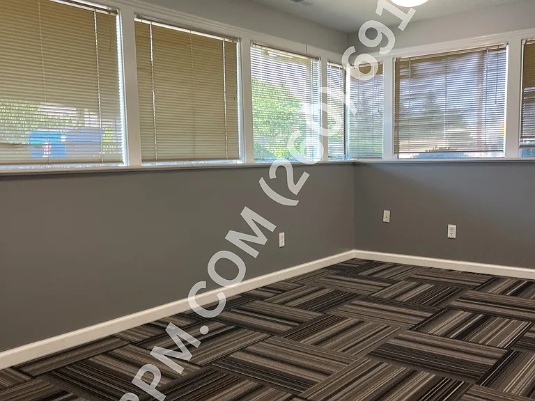 4915 Illinois Rd — Photo 16