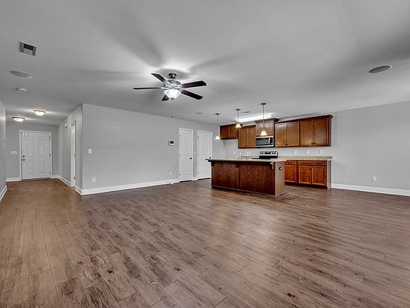 5th image of 2929 Phelan Cir SE