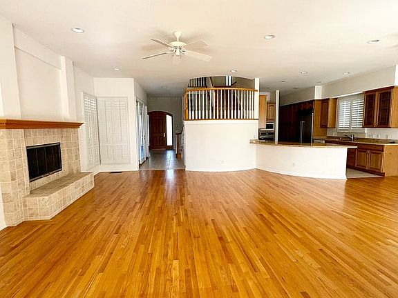3rd image of 4339 Beethoven St