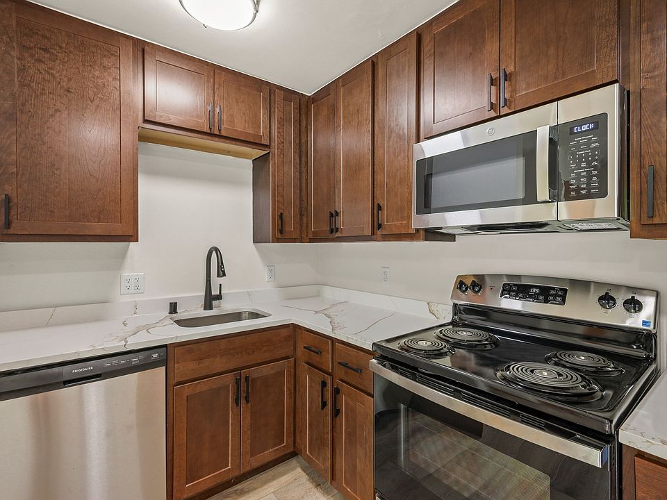 1st image of 6210 Mineral Point Rd APT 1