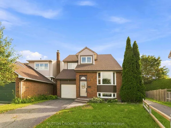 16 Crimson Gate, Ottawa, ON K1T 1Z6