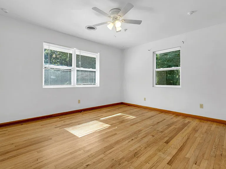 123 Columbia Dr — Photo 17